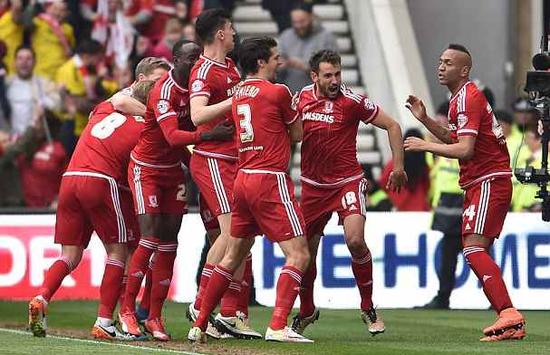 哈利伯顿：很幸运能和恩比德成为好友 他不会让太多人接近自己