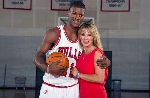 中华全国体育基金会香港赛马会助力全民健身公益网球培训