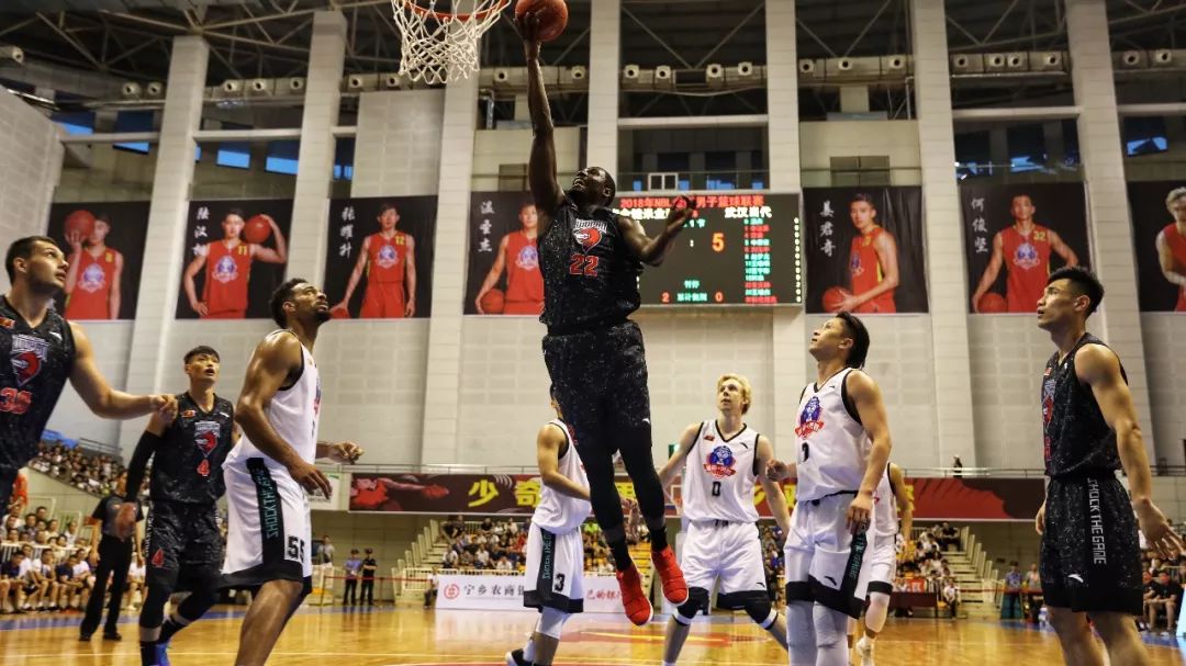 面向球门的 面向球门的