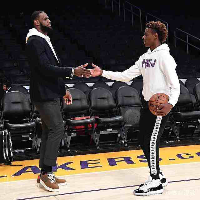 接发抢位前 接发抢位前